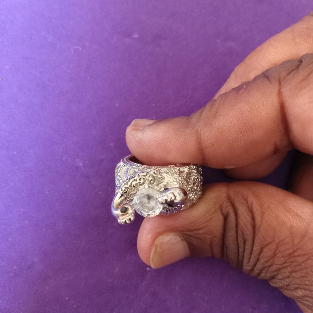 Beautiful zircon ring adorned w 2 Peacocks - Picture 2 of 6